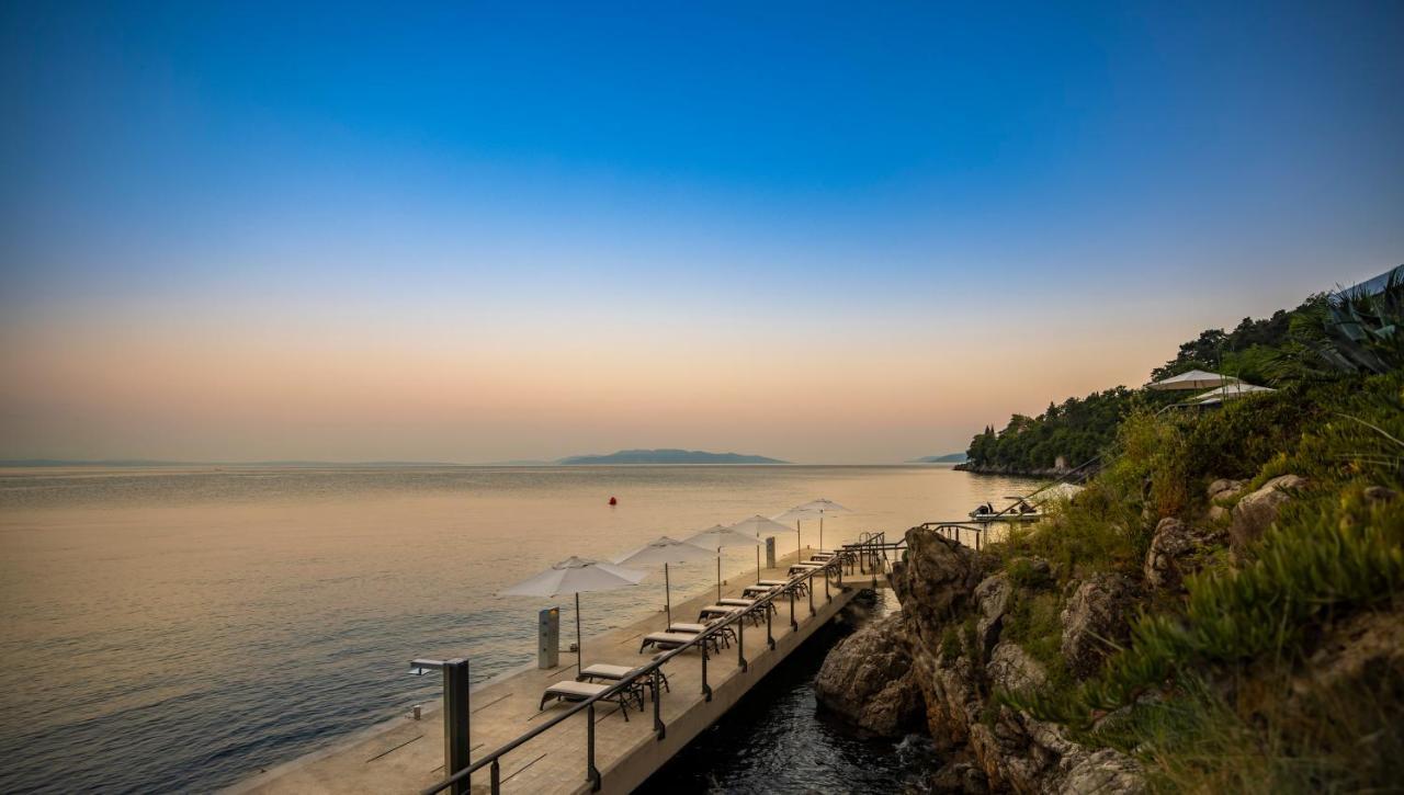 Boutique & Design Hotel Navis - Small Luxury Hotels Of The World Opatija Exteriör bild View of the Gulf of Naples from Positano